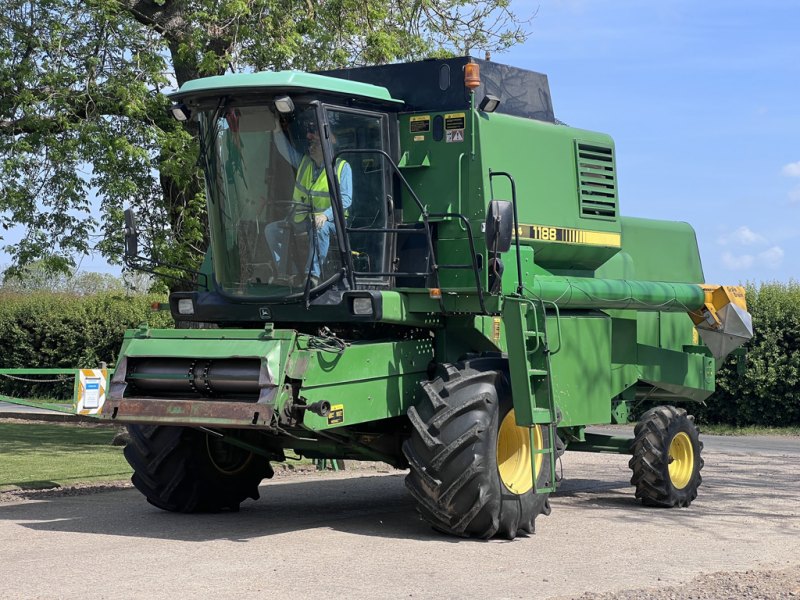 John Deere - 1188 COMBINE &amp; 818 HEADER