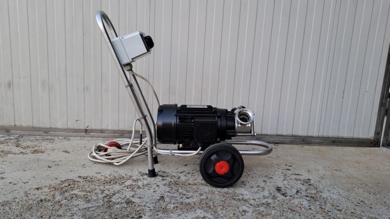 MENCARELLI PUMP MODEL G90 WITH FOOD NEOPRENE IMPELLER AND REVERSING SWITCH POSITIONED ON THE TROLLEY, SECOND-HAND MACHINE