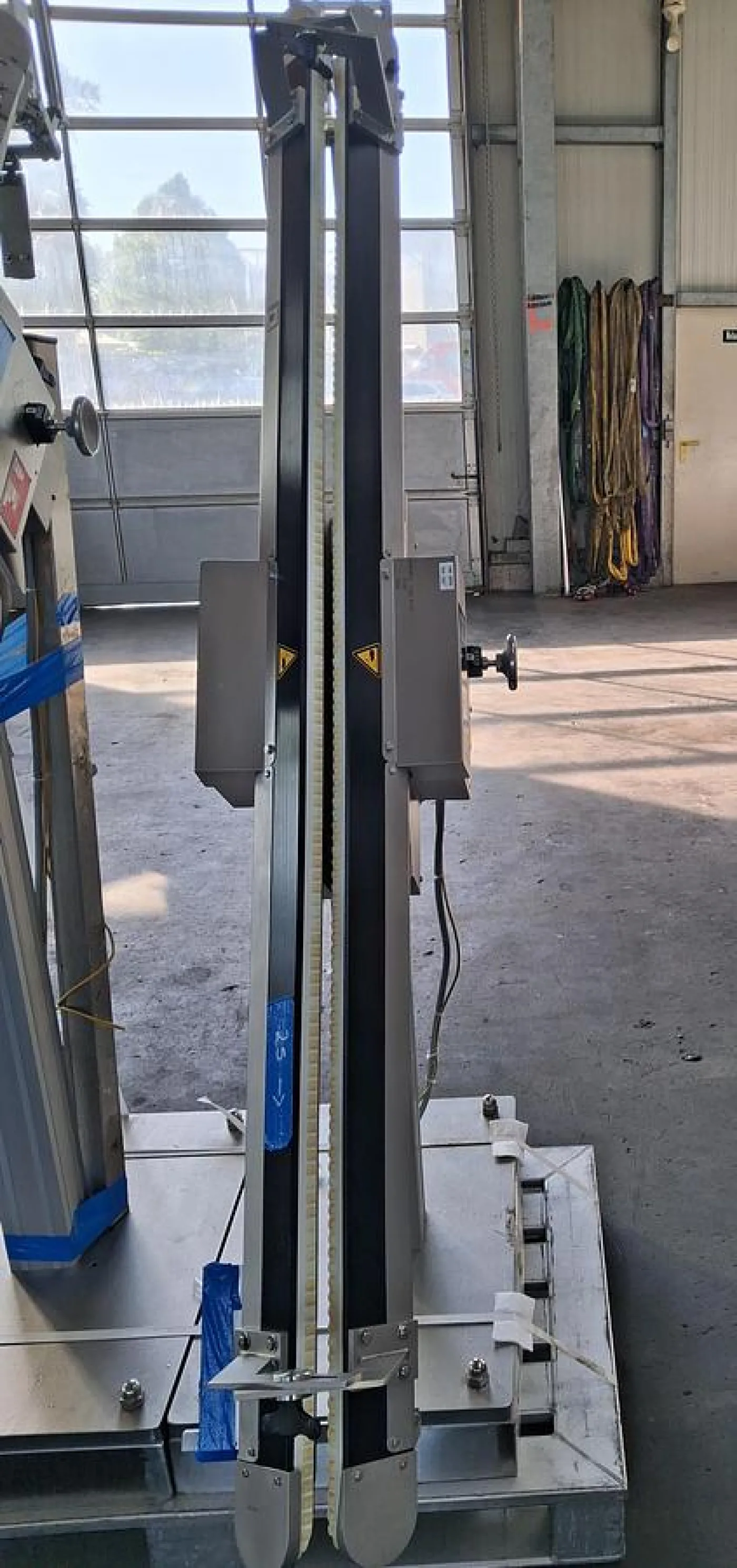 Inova Pharma Systems STS 2000 Vertikales Zuführ- und Transportsystem - 1