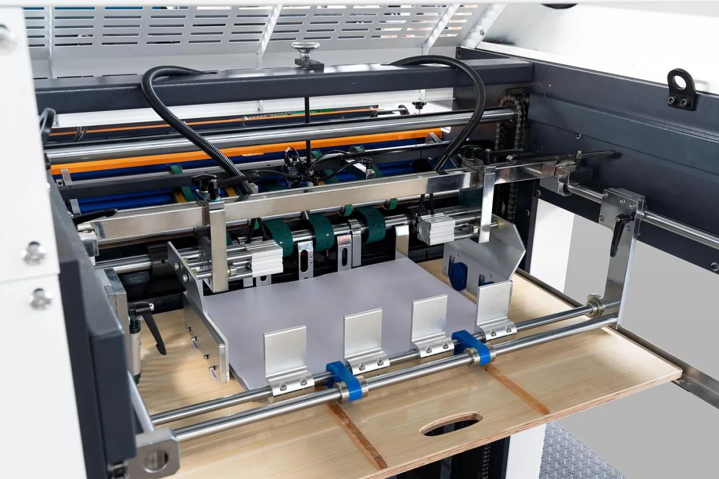 R1100 HIGH-SPEED AUTOMATIC LAMINATOR - 5