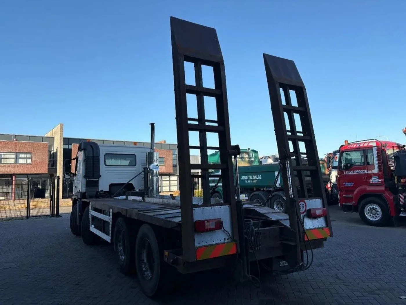 Volvo FM 12 .420 + hydrolic ramps + 8x4 + manual + spring suspension - 7