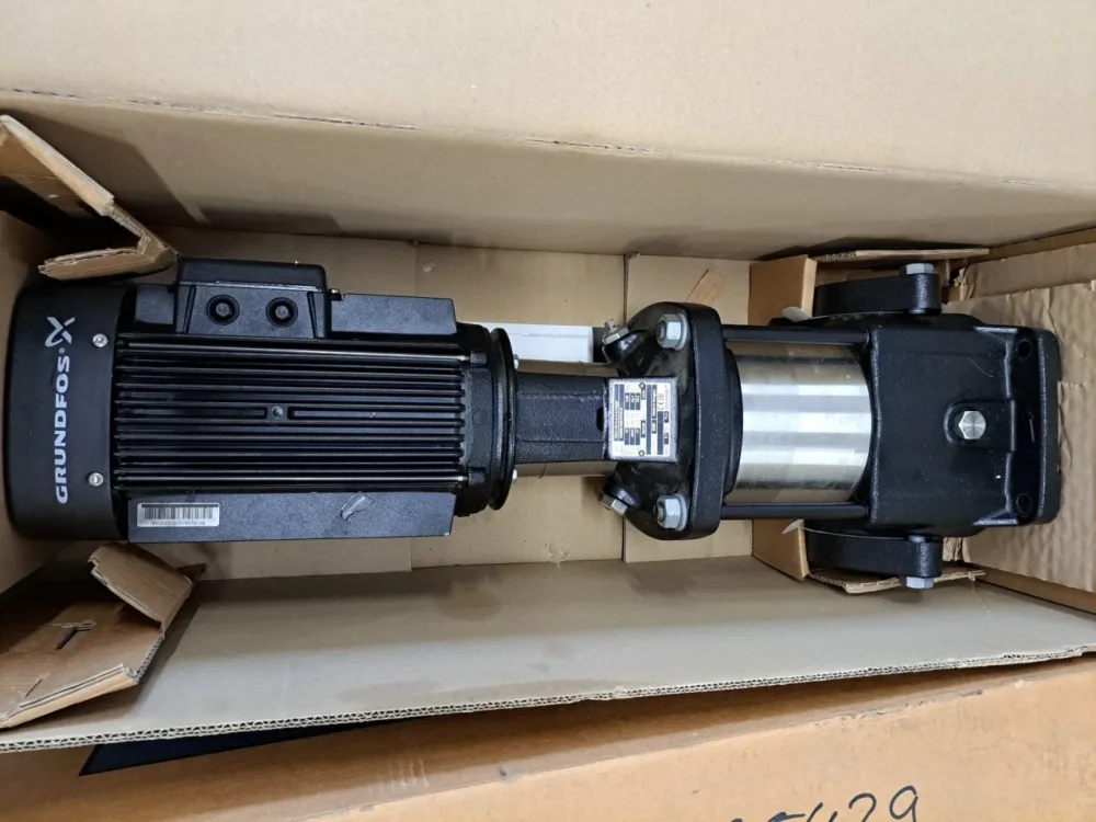Grundfos Vertikale mehrstufige Kreiselpumpe CR 15-3 A-A-A-E-HQQE