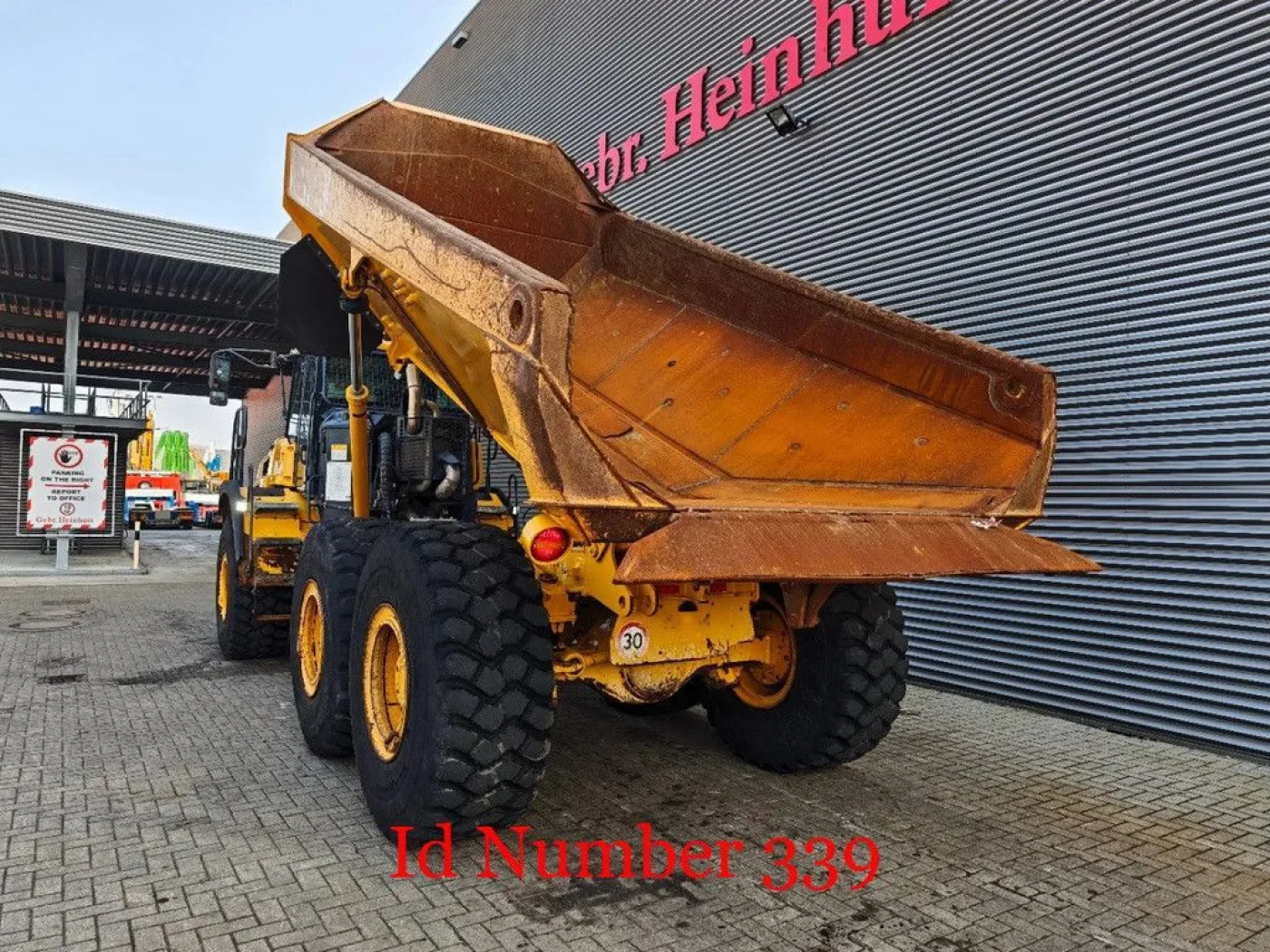 BELL B30E 6x6 - 5
