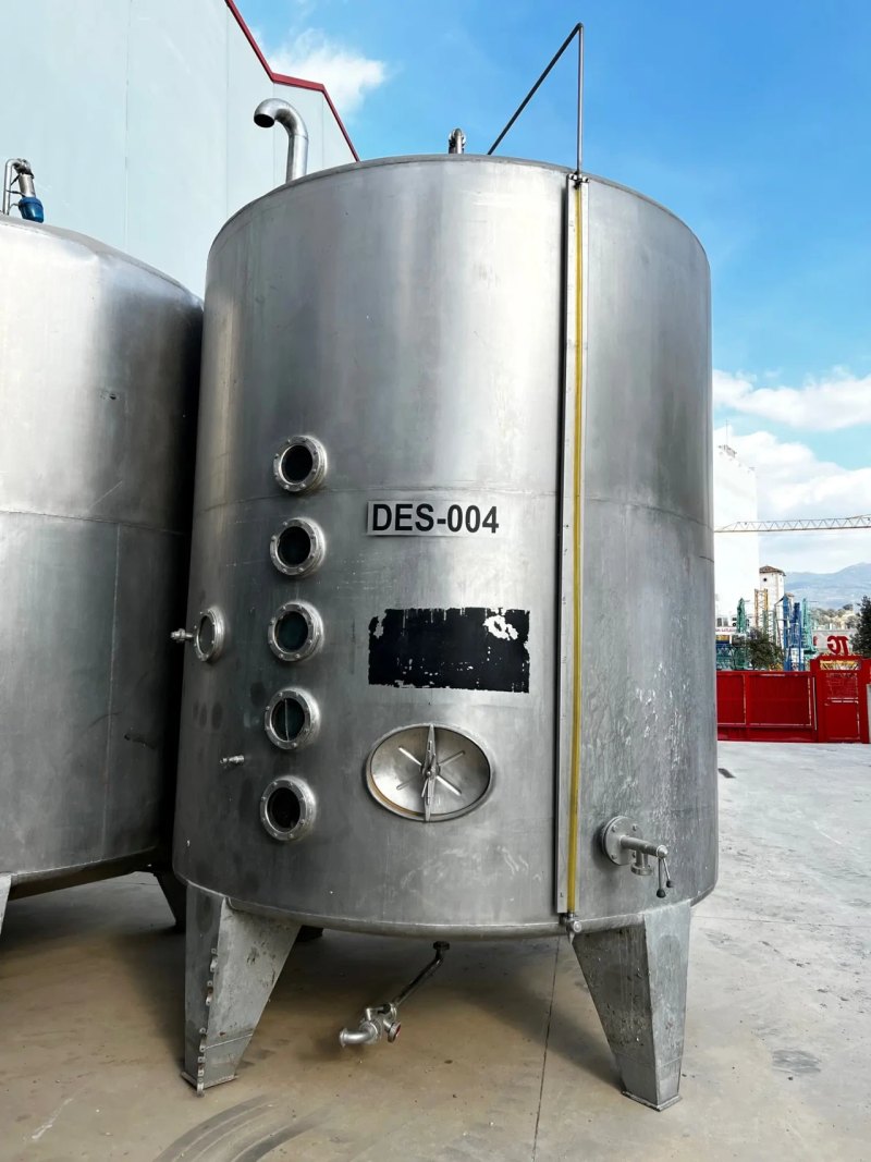USED STAINLESS STEEL TANK 14,000 LITERS