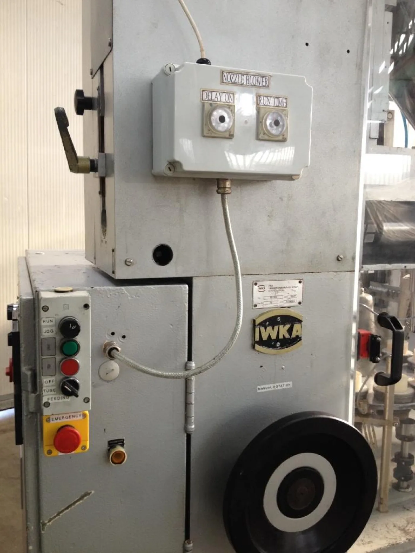 INTUBETTATRICE PER TUBETTI IN PLASTICA – IWKA – MOD. TU 100 - 7