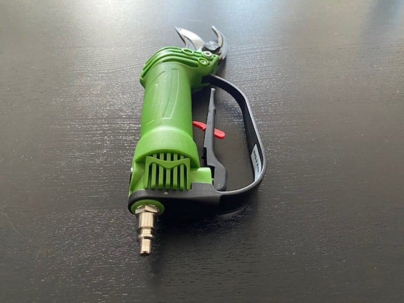 Pneumatic neck and feet cutter, NEW