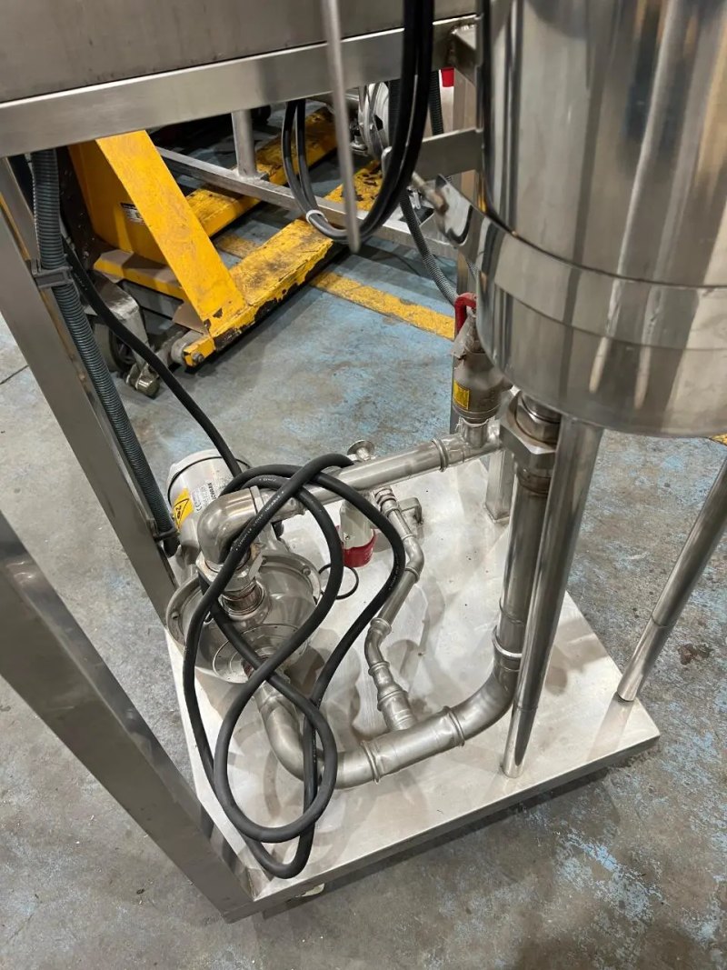 USED SKID HEATED TANK WITH CENTRIFUGAL PUMP