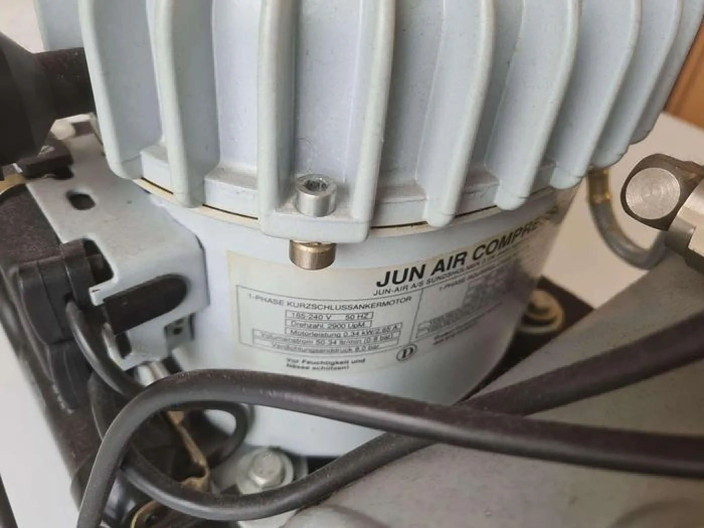 Jun-Air 6-J Mini Air Compressor - 5