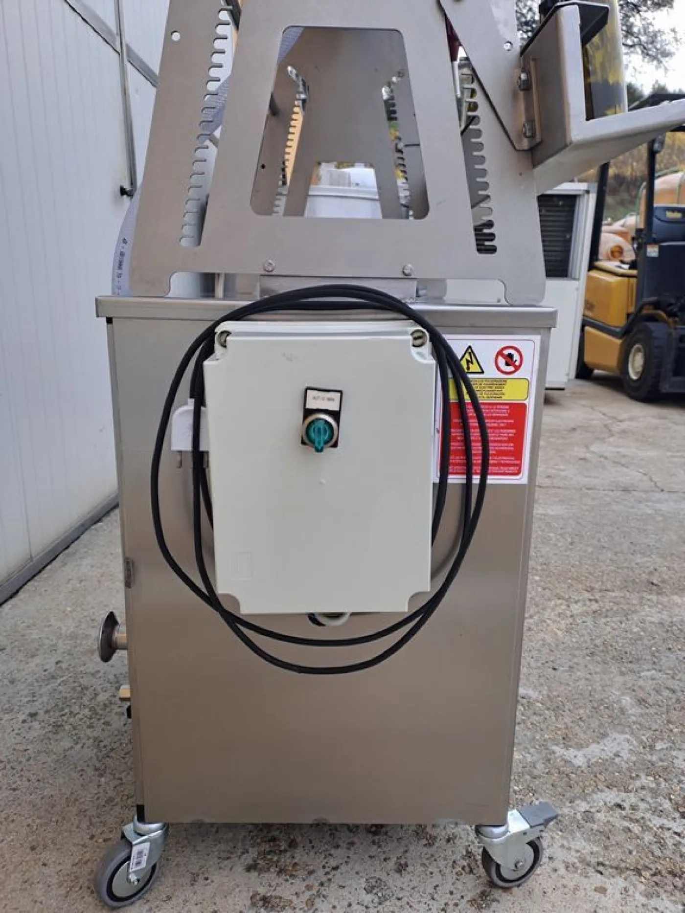 IN-LINE FILLER 6 NOZZLES FIRM MF IN STAINLESS STEEL ON WHEELS, SECOND HAND MACHINE - 4