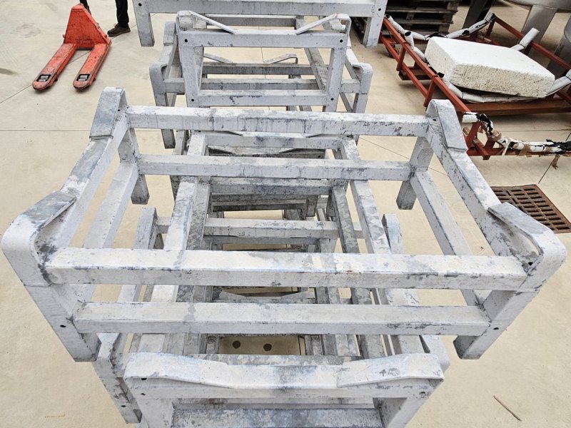 SINGLE SUPPORTS FOR TONNEAUX IN GALAVANIZED IRON, SECOND-HAND EQUIPMENT