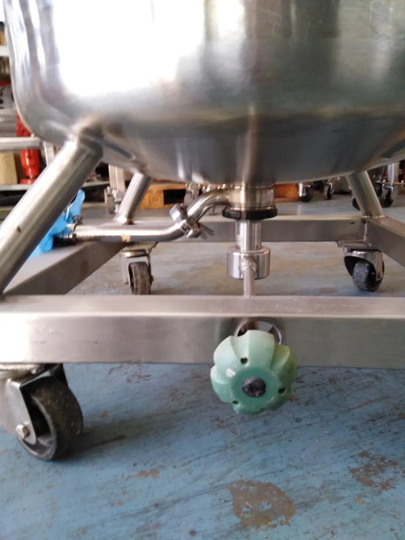 USED STAINLESS STEEL TANK 160 LITERS