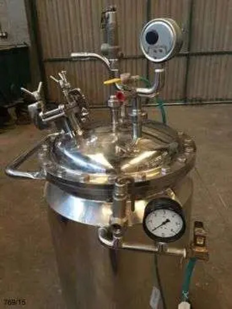 USED 100 LITRES STAINLESS STEEL TANK WITH JACKET