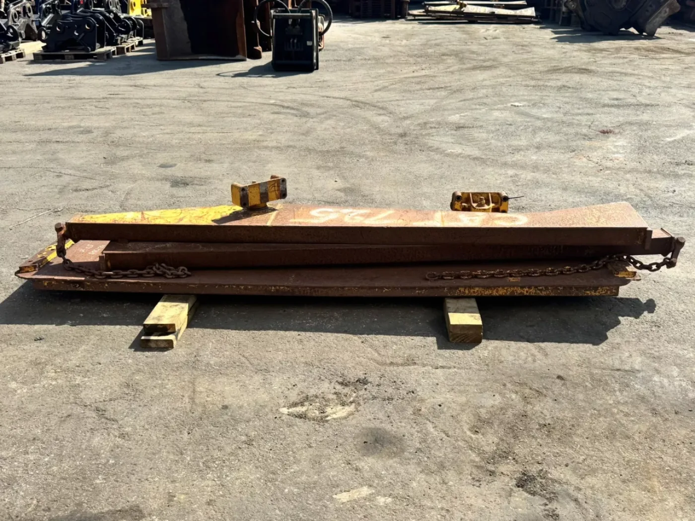 Caterpillar Tail gate 725 - 6
