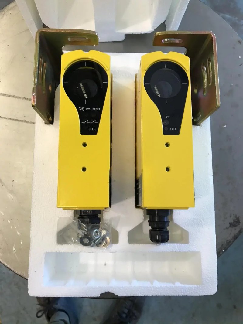 LIGHT BEAM SENSOR FOR SECURITY PERIMETER HONEYWELL FF-SPS4 UNUSED