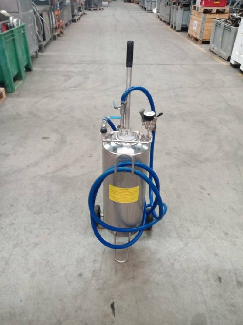 Foamer. Foam cleaning tank