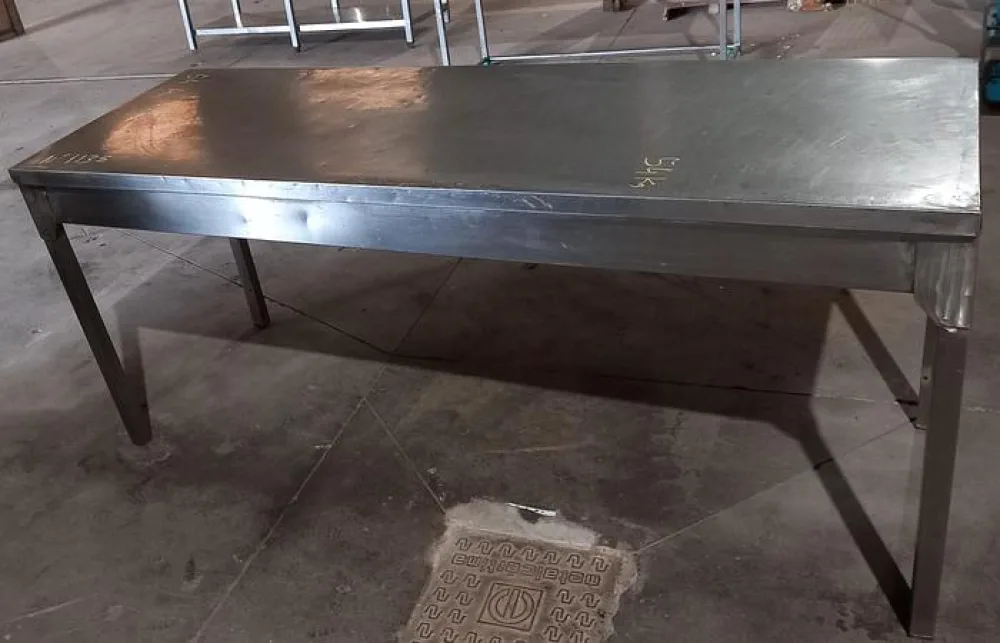 Mesa de inox 2X0,7 metros
