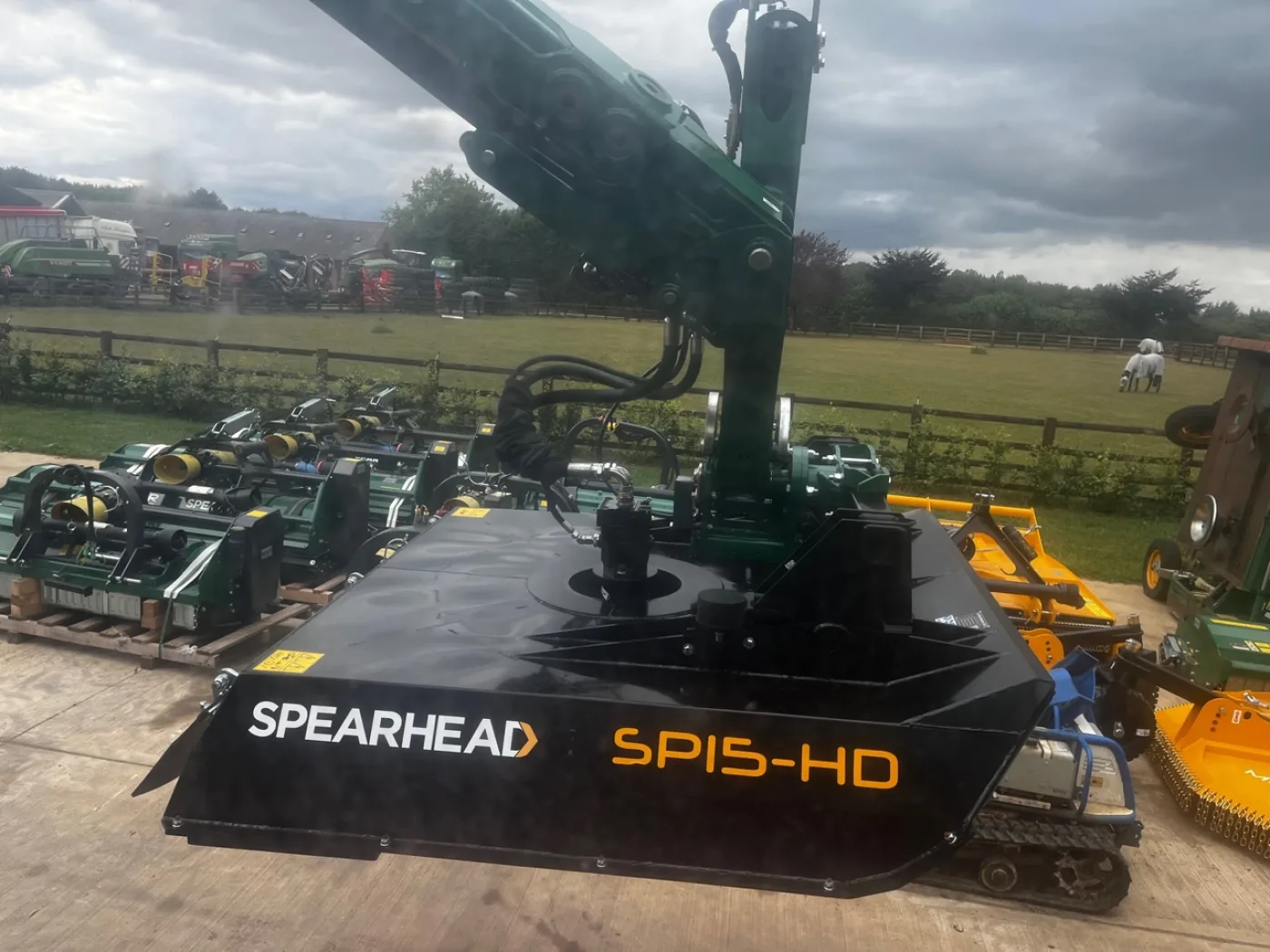 Spearhead Twiga VFRT72 Pro Hedgecutter with Rotary head - 5