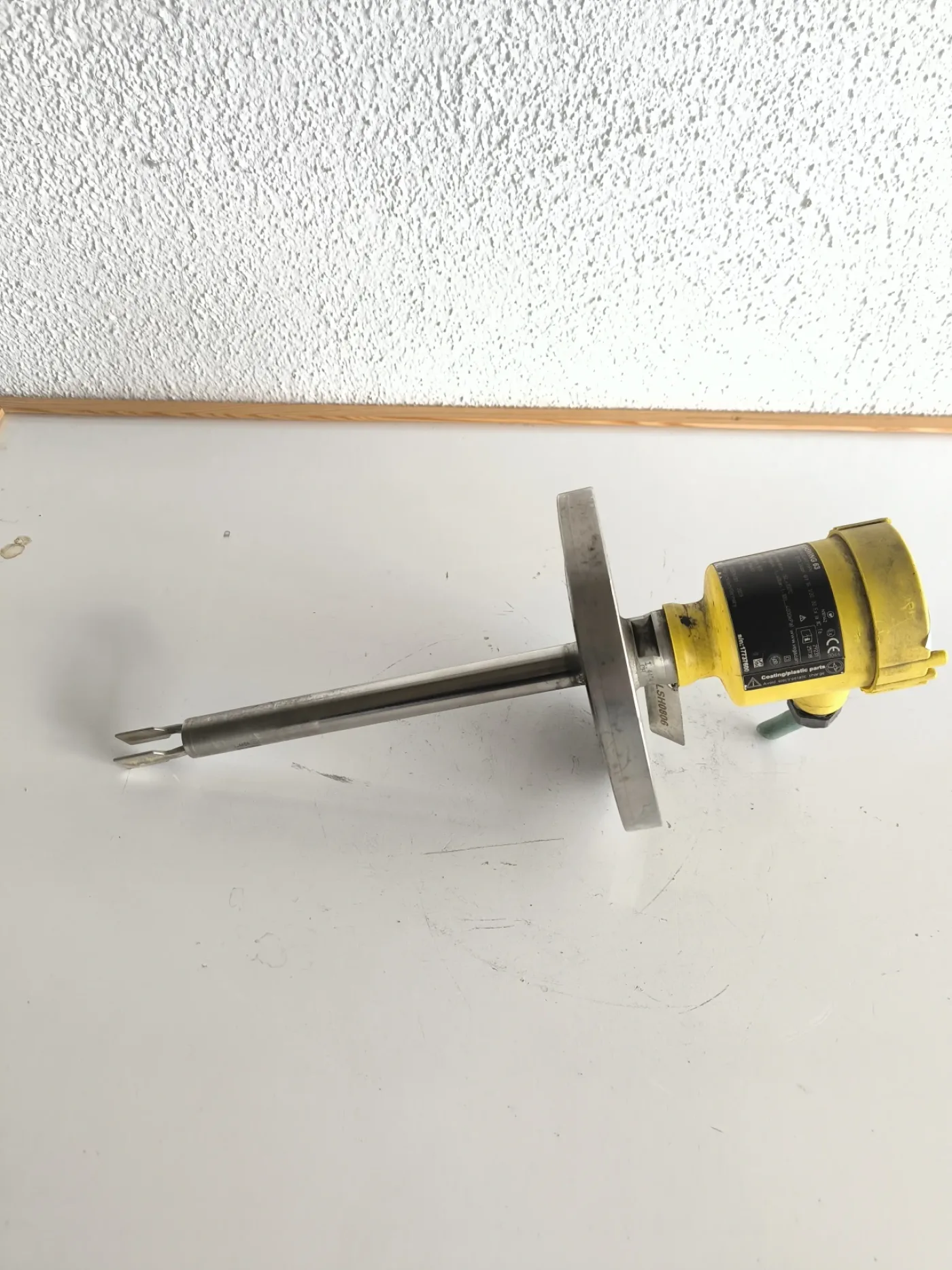 VIBRATING LEVEL SWITCH WITH EXTENSION TUBE FOR LIQUIDS VEGASWING 63 ATEX - 2