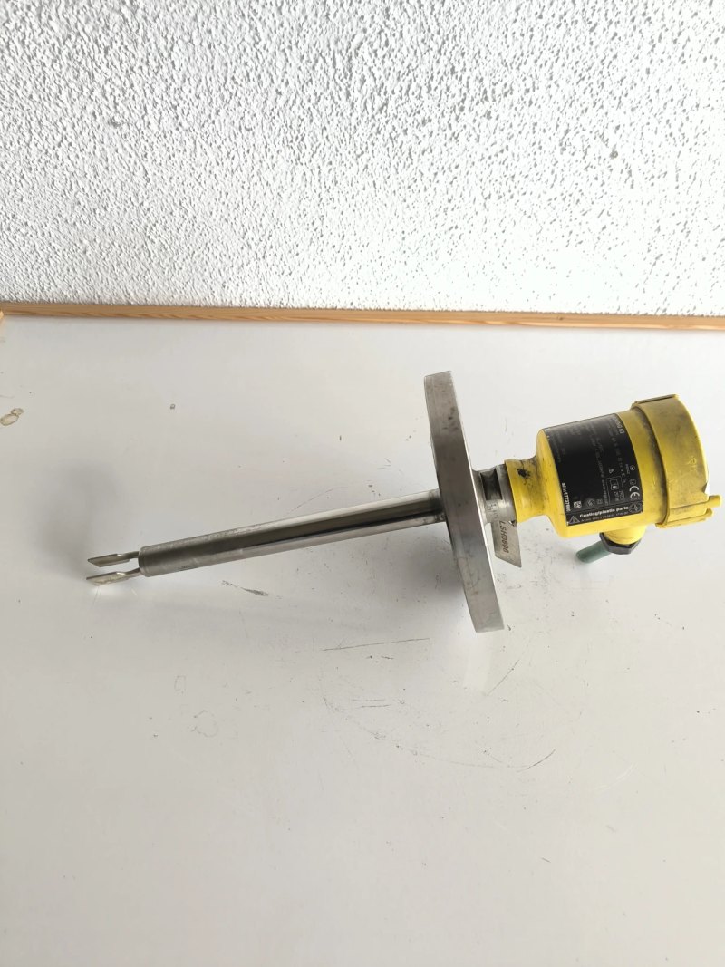 VIBRATING LEVEL SWITCH WITH EXTENSION TUBE FOR LIQUIDS VEGASWING 63 ATEX