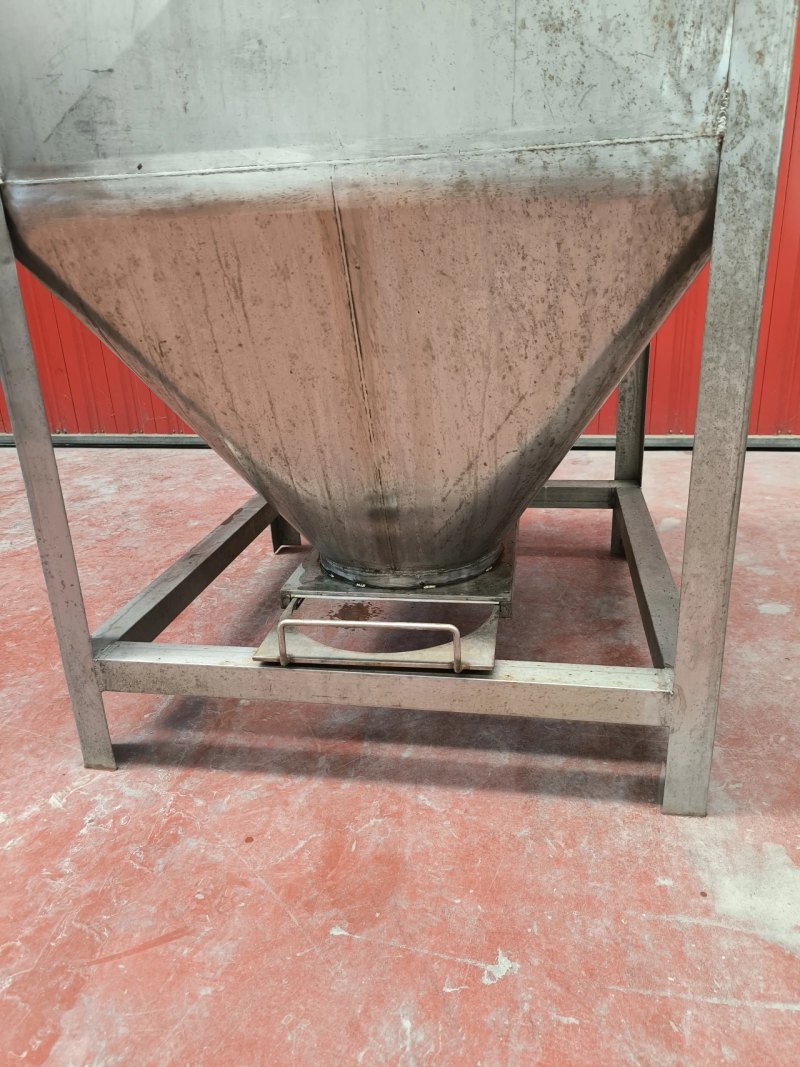 STAINLESS STEEL SQUARE TANK 1,000 LITRES