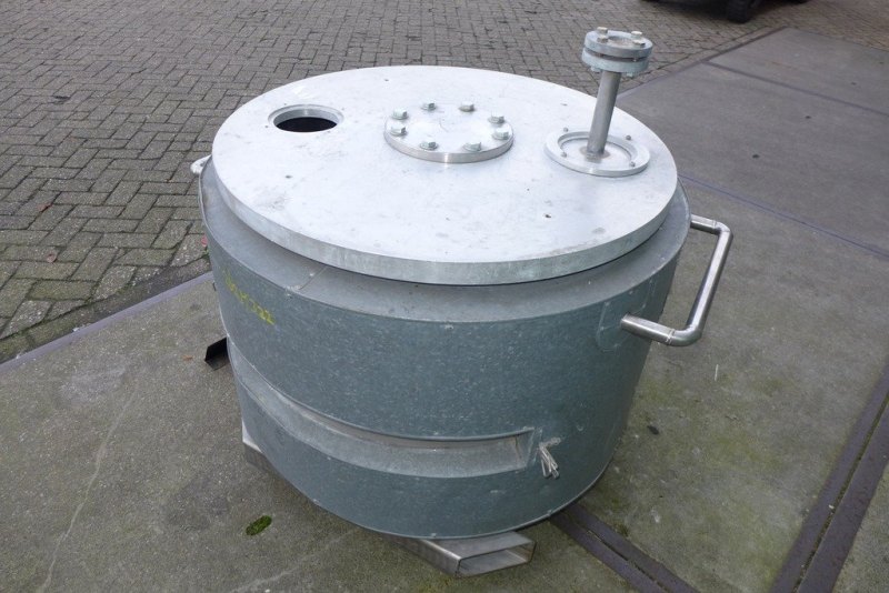Vertical tank