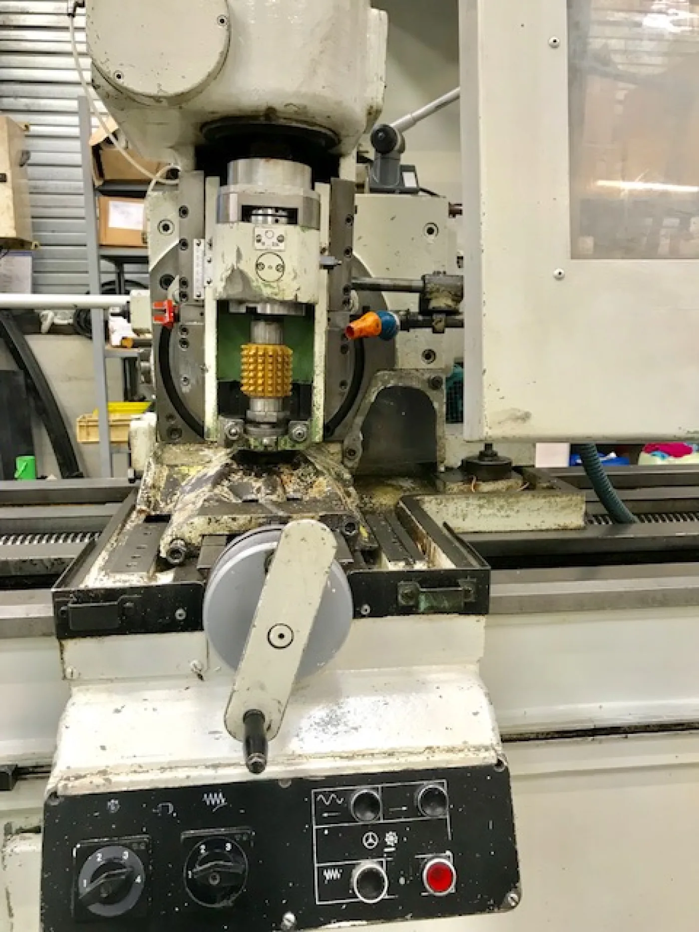 Horizontal Gear Hobbing Machine – HECKERT ZFWVG 250/2000 - 4