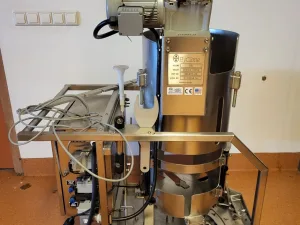 2369 - Used HyClone 50l single use bioreactor with motormixer on rolling cart