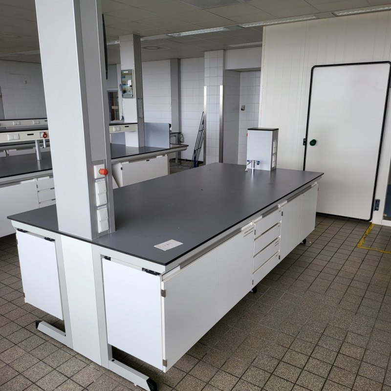 2083 - Used S+B island laboratory table (304 cm)