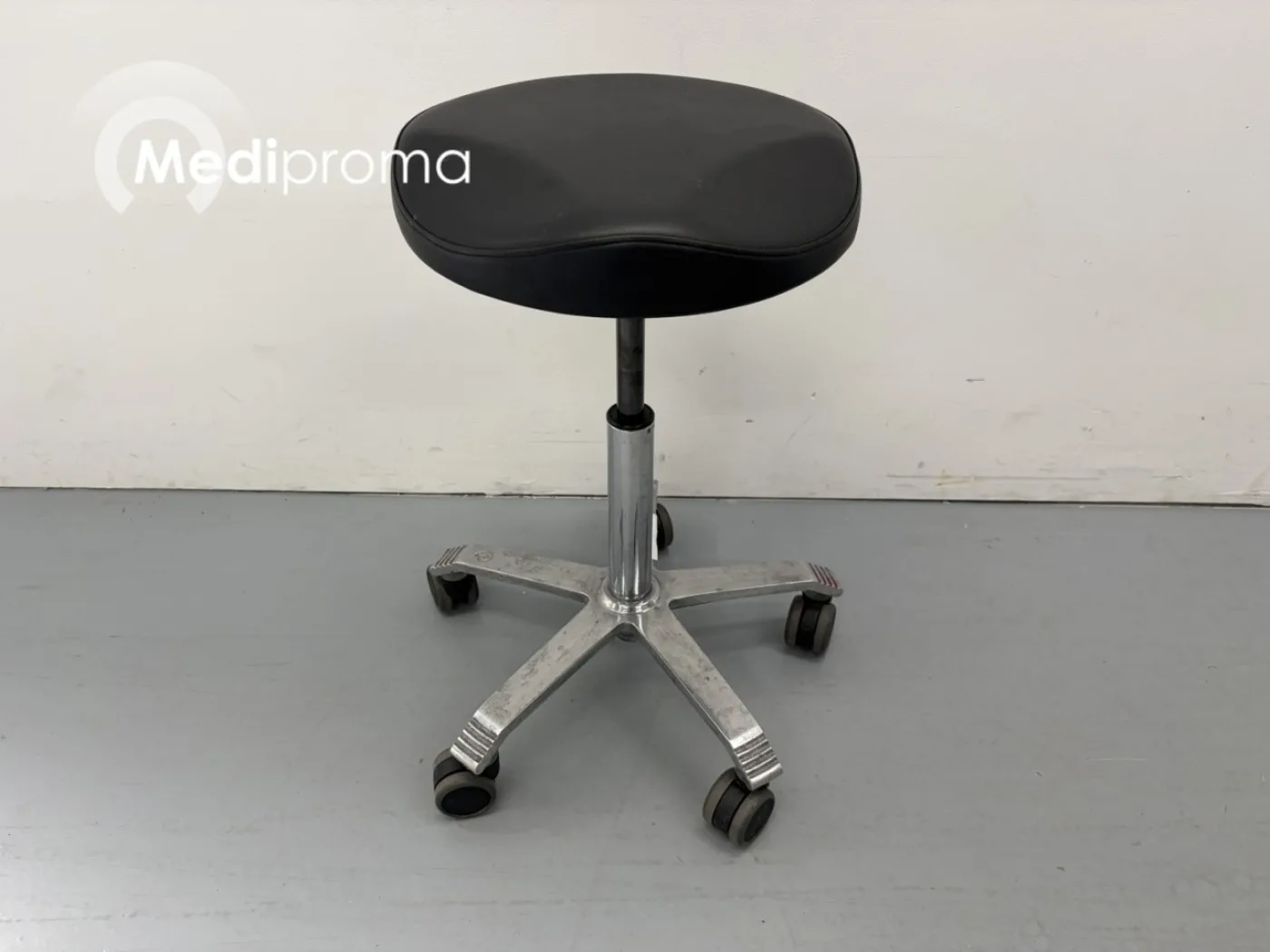 Score 6301 Ergoshape Stool - 1