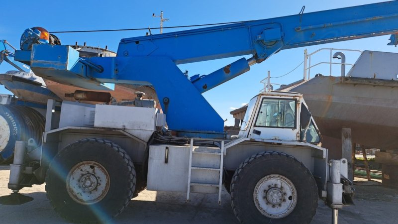 Kato CR-350Ri Mobile Crane
