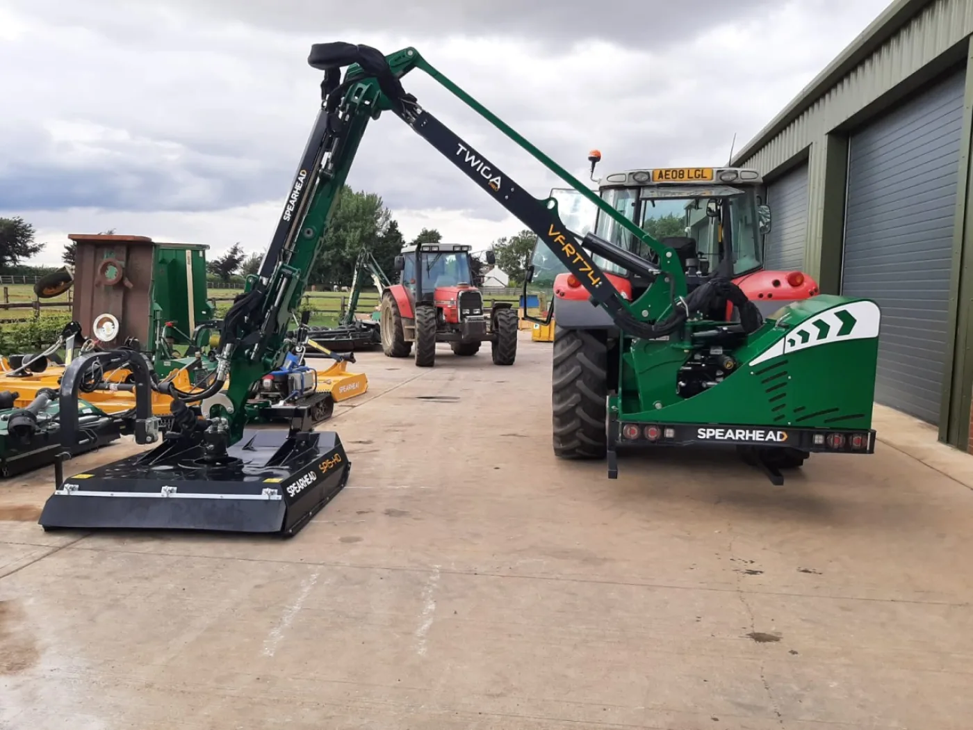 Spearhead Twiga VFRT72 Pro Hedgecutter with Rotary head - 1