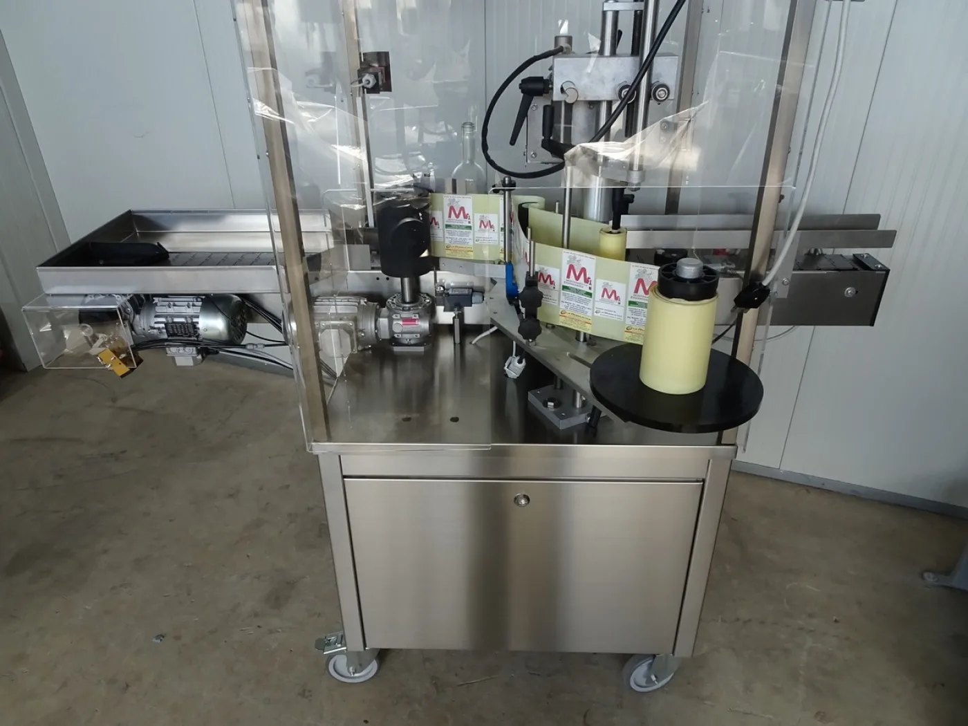 ONE STATION ADHESIVE LABELLING MACHINE FOR LABEL AND BACK ON THE SAME ROLL NEW MACHINE - 8