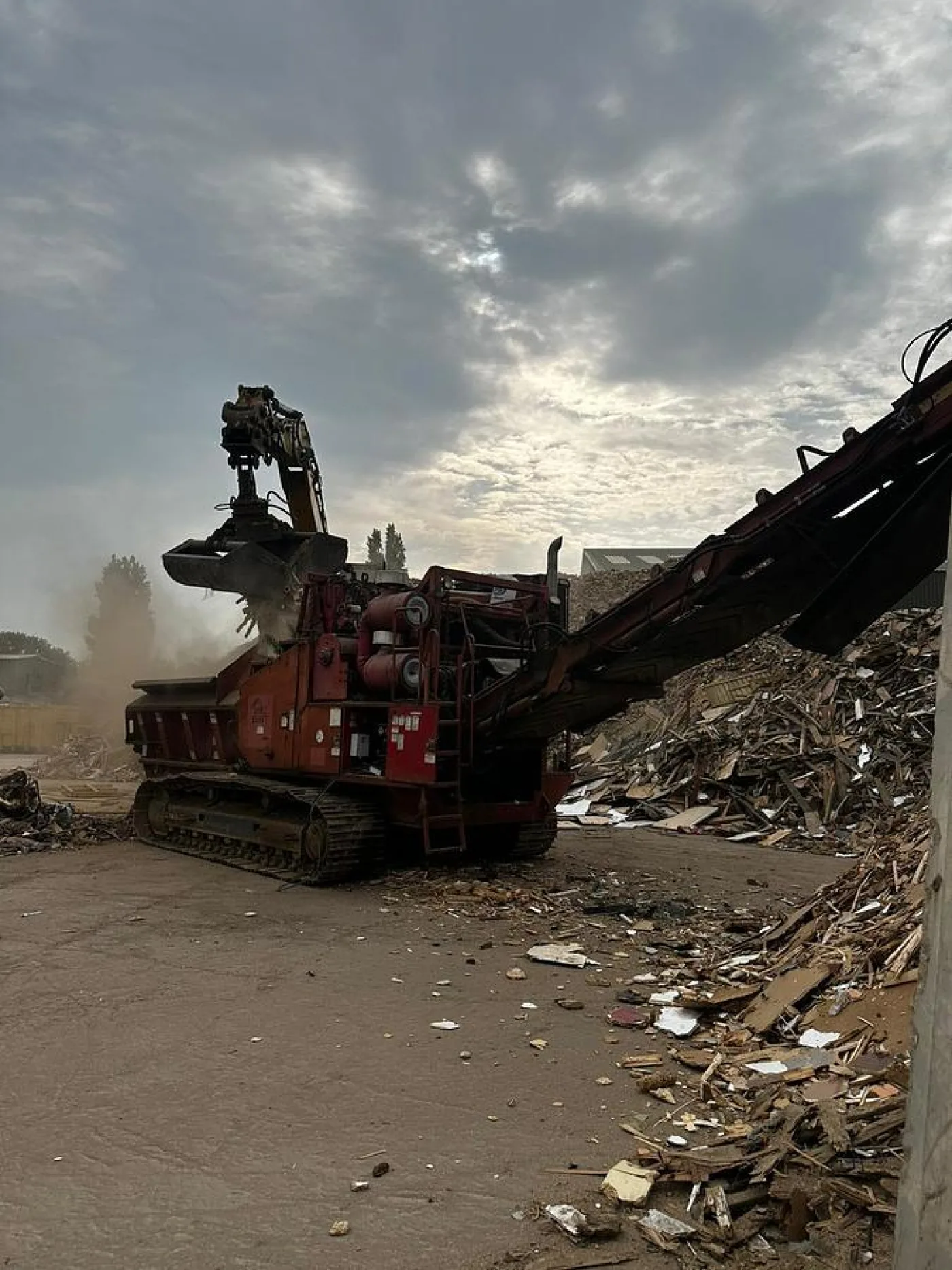 2006 Bandit Beast 3680 Tracked Horizontal Grinder High-speed Shredder - 1