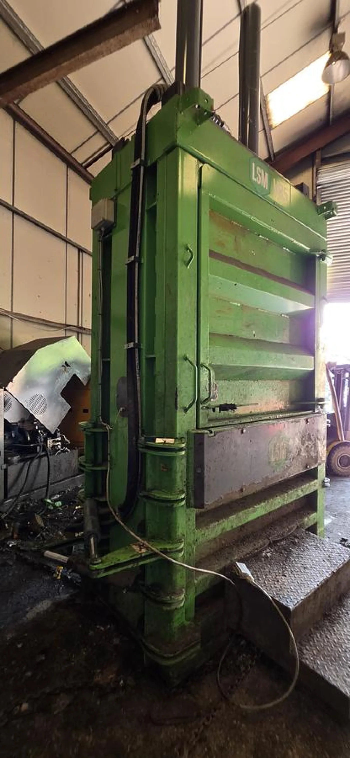 LSM V85 Tyre Baler - 8