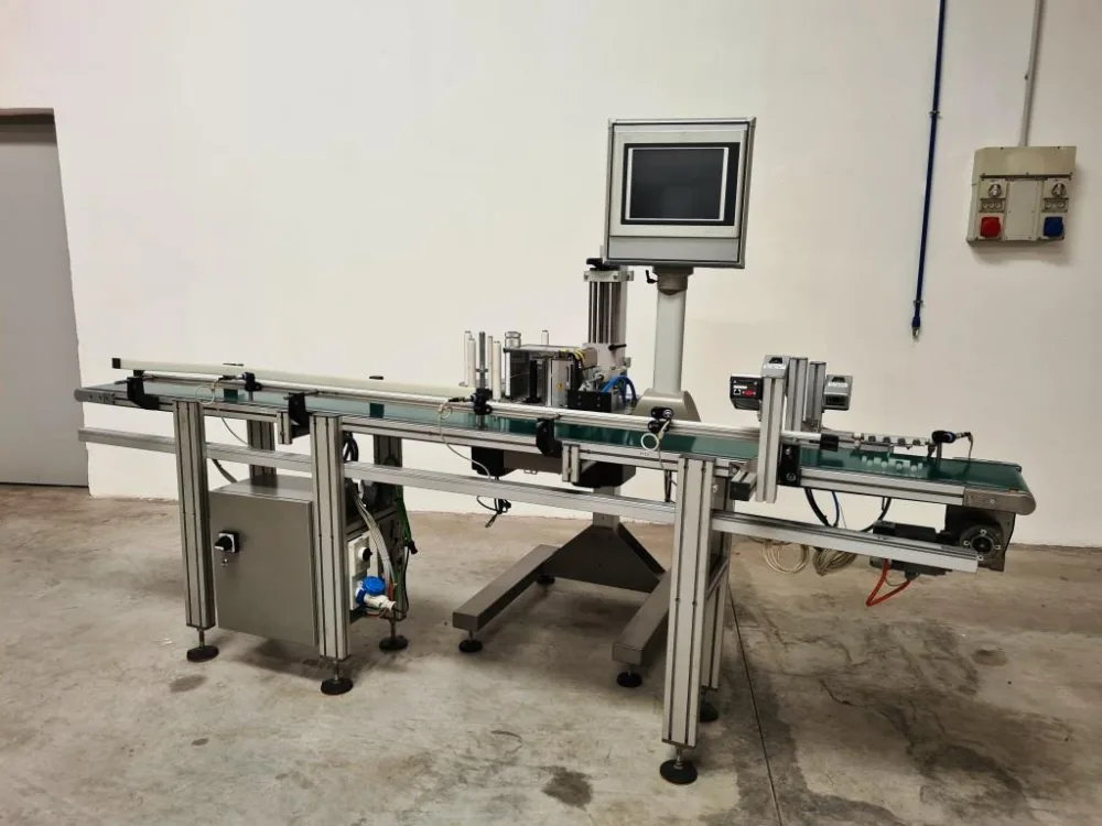 ETICHETTATRICE CON STAMPANTE E NASTRO TRASPORTATORE – IRPLAST – MOD. PA 180 COMPACT