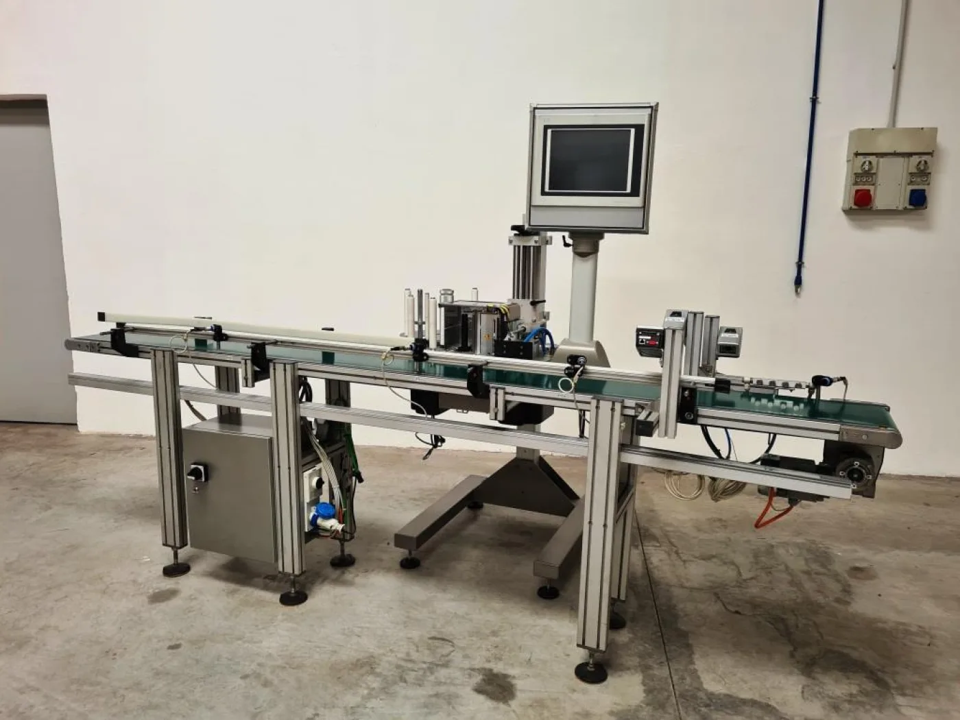 ETICHETTATRICE CON STAMPANTE E NASTRO TRASPORTATORE – IRPLAST – MOD. PA 180 COMPACT - 1