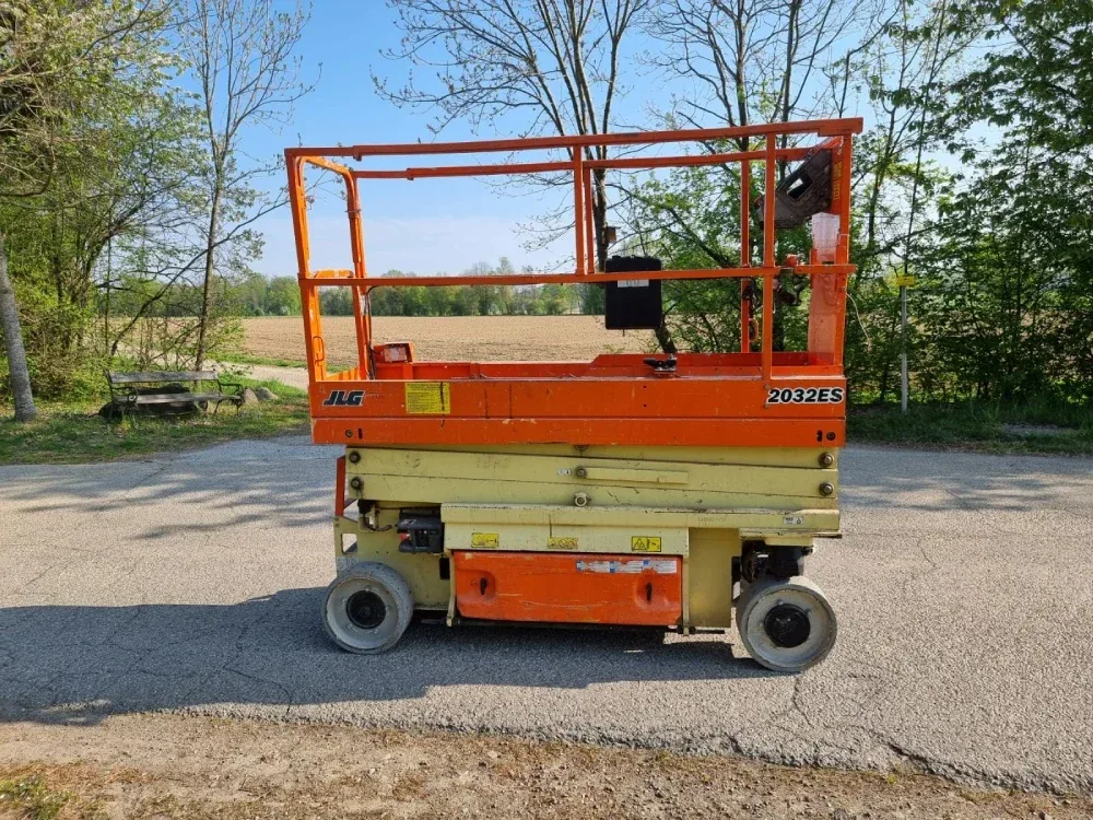 JLG - 2032 ES