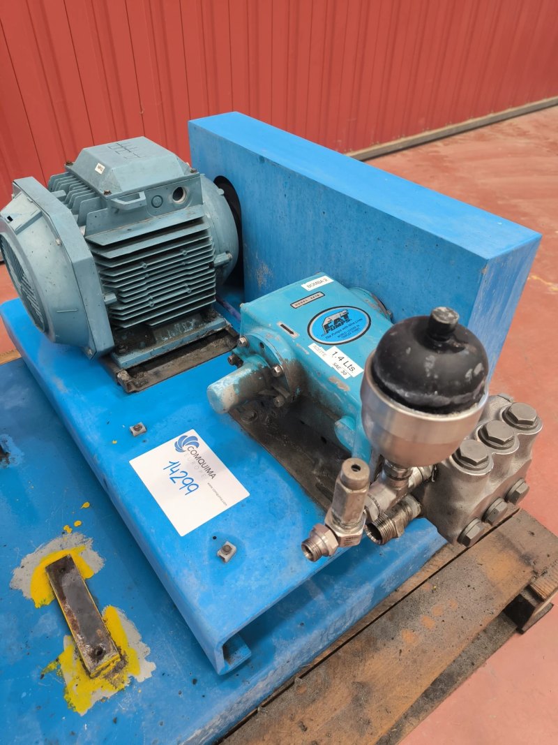 TRIPLE PLUNGER PUMP CAT PUMPS 661D 2.7 m3/h 207 bar