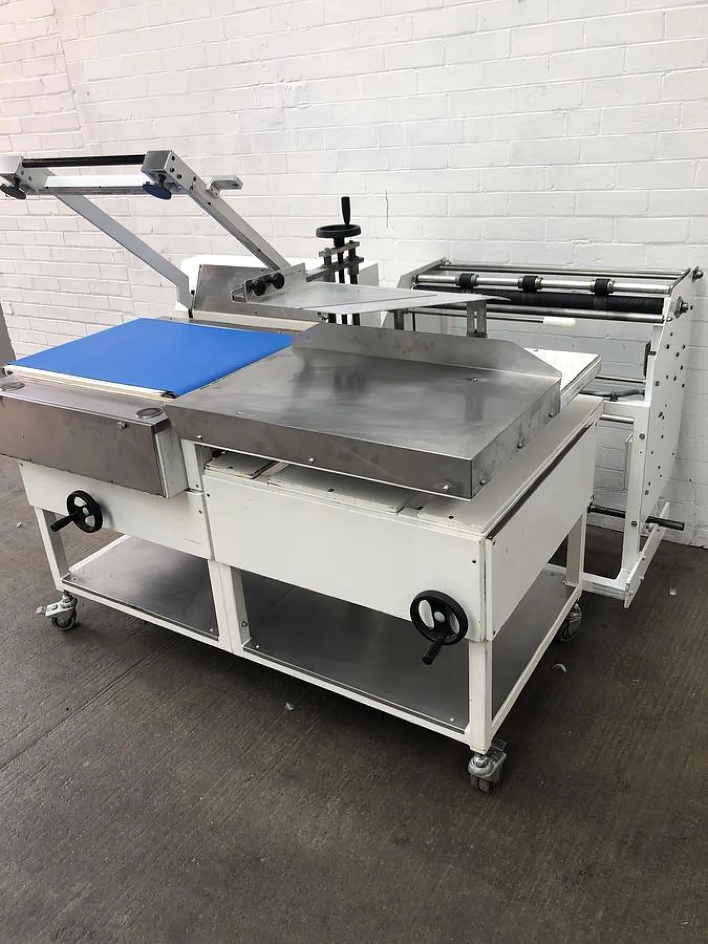 BlueBird Swallow semi automatic L Sealer 600 by 600 Seal area - 3
