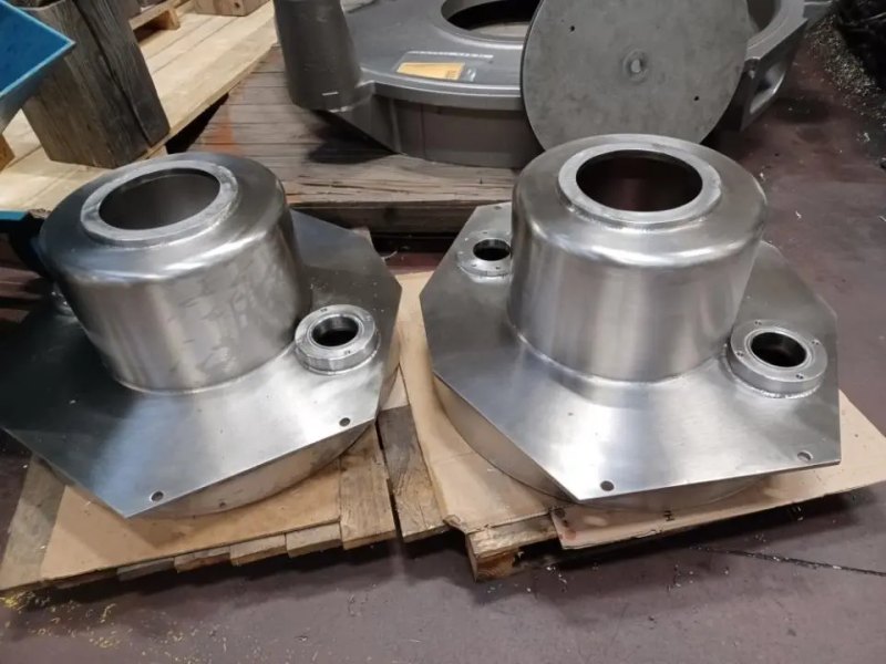 2 BATTERIES OF 4 ROUSSELET ROBATEL BXP360 EXTRACTOR CENTRIFUGES