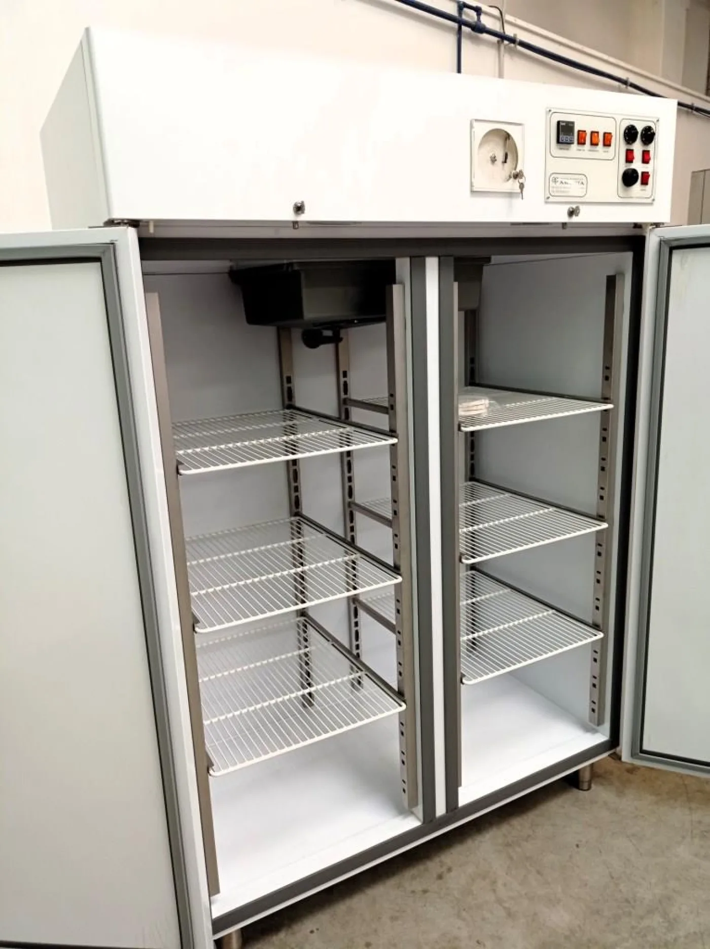 ARMADIO TERMOSTATICO – AMCOTA – MOD. AT 150 - 2