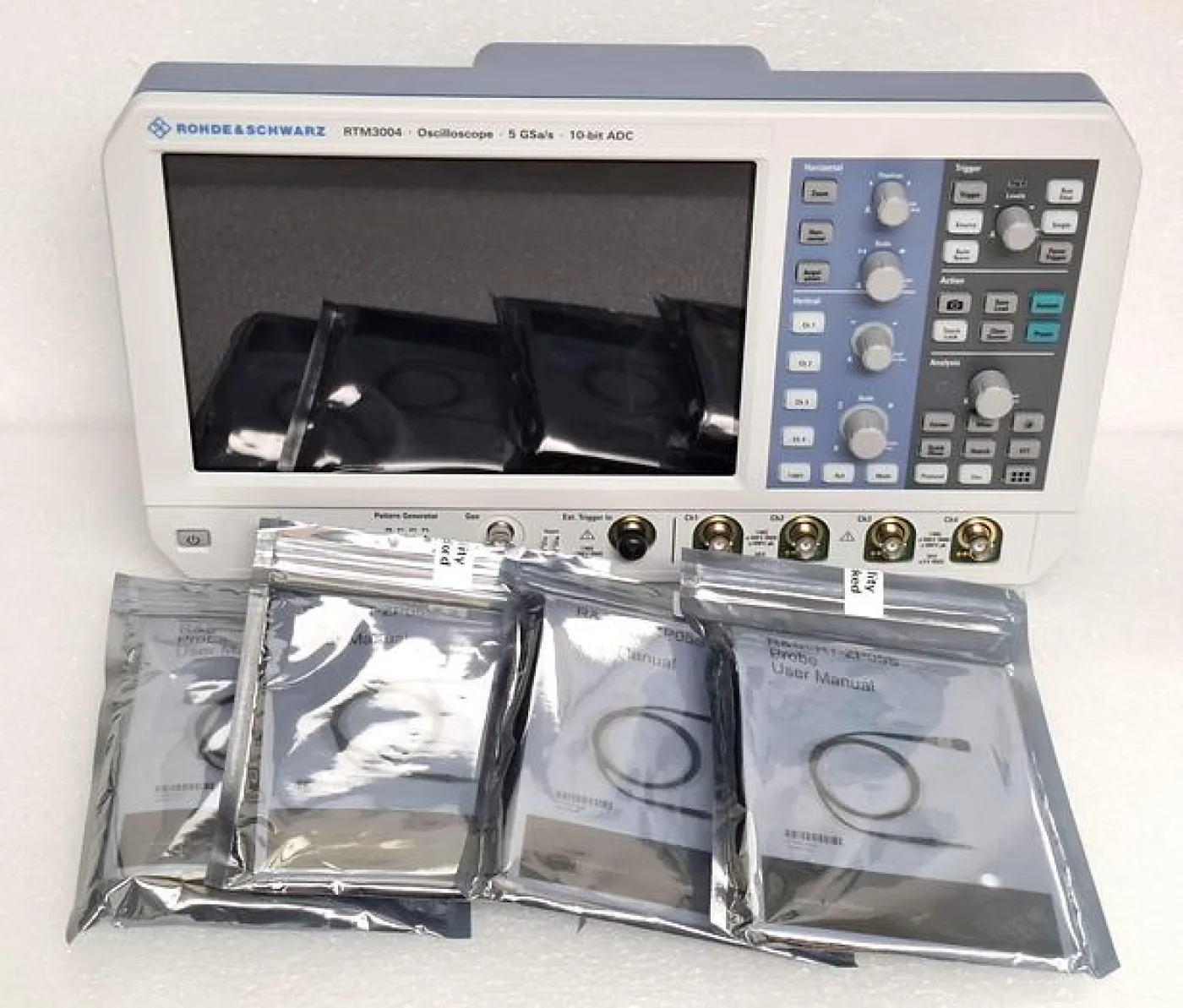 Rohde & Schwarz (R&S) RTM3004 (RTM-BNDL) 500MHz 4 Channel Oscilloscope - 2