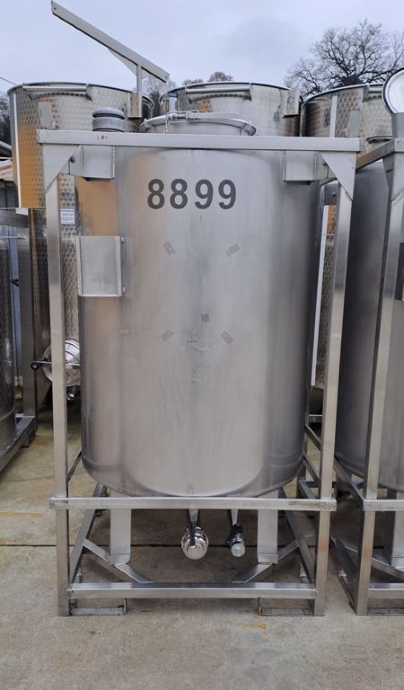 FORK-LIFTABLE/STACKABLE TANKS, CAPACITY 1000 LITERS, SECOND HAND EQUIPMENT