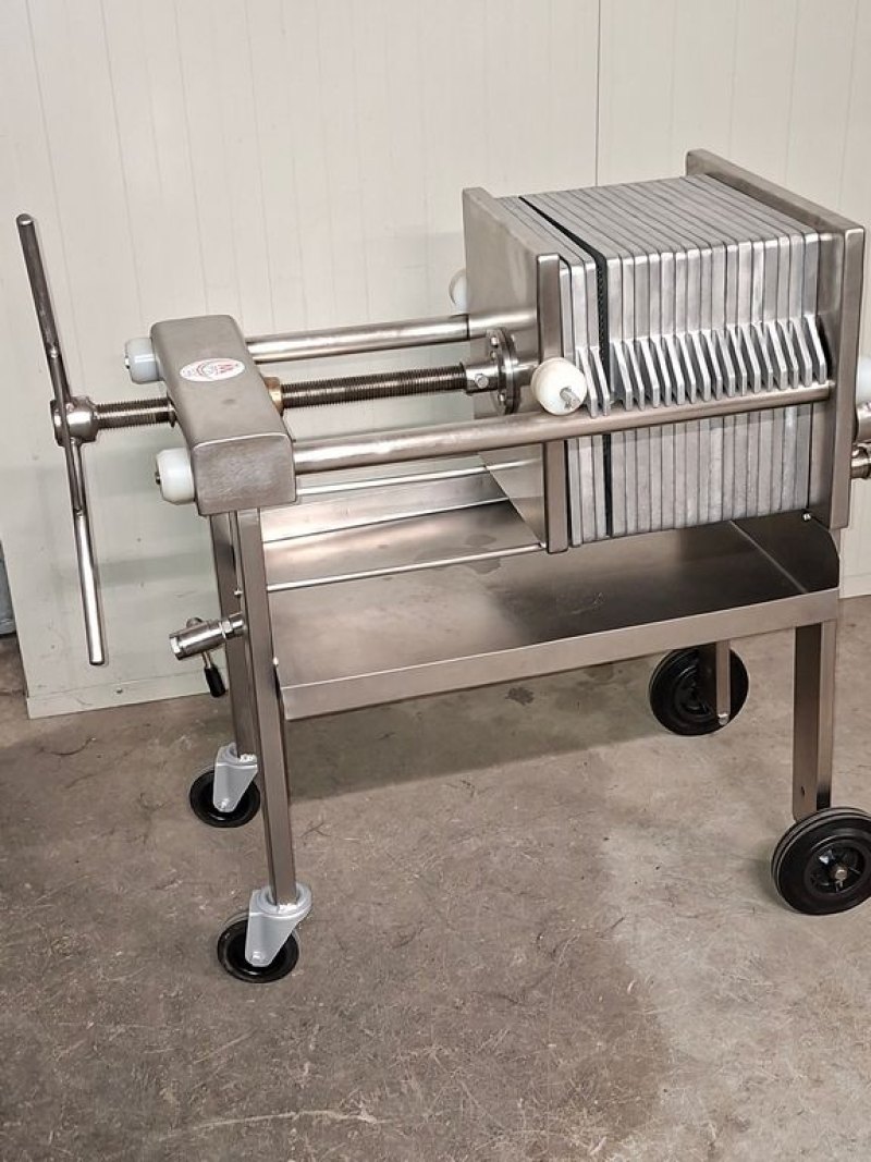 FILTER PLATES MODEL 32X32, STAINLESS STEEL FRAME, 20 ALUMINUM PLATES, SECOND-HAND MACHINE