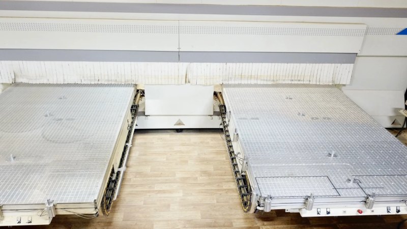 SCM ROUTECH R 400 5 Achs-Bearbeitungszentrum