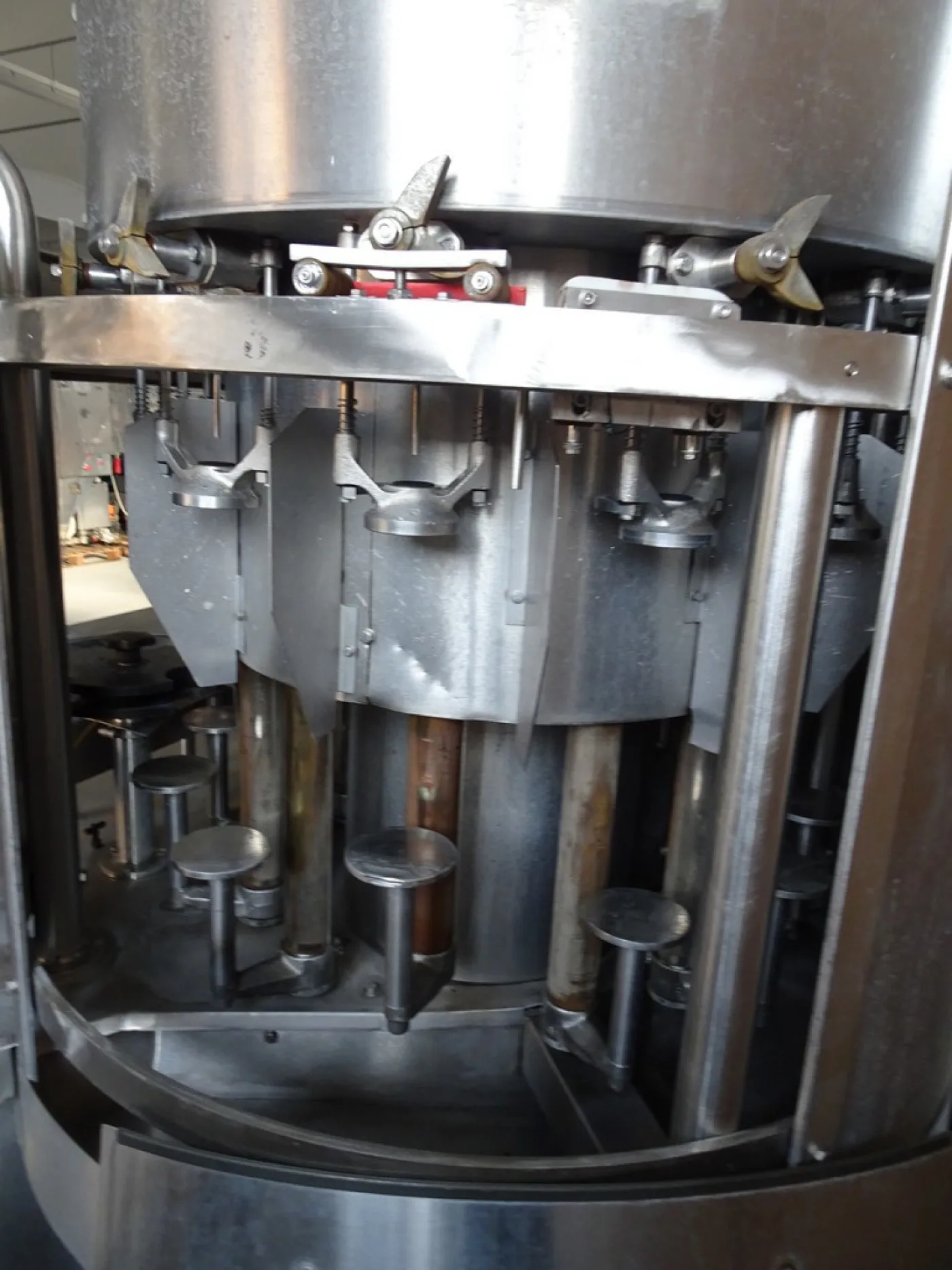 CORTESI ISOBARIC FILLER, YEAR 1980, 12 VALVES, SECOND-HAND MACHINE - 8