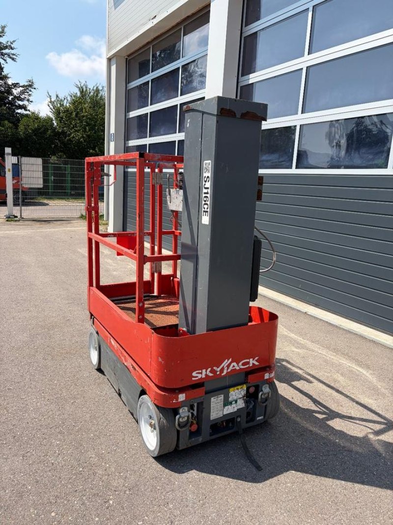 SkyJack SJ16 6,75m Elektro Mastarbeitsbühne, BJ 2016 Arbeitsbühne Hebebühne N97