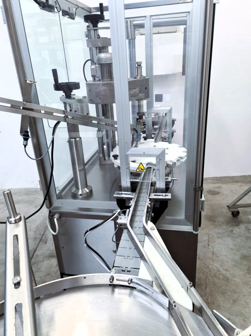LINEA DI RIEMPIMENTO LIQUIDI CON TAPPATRICE – IMA FARMOMAC – MOD. F57 F45