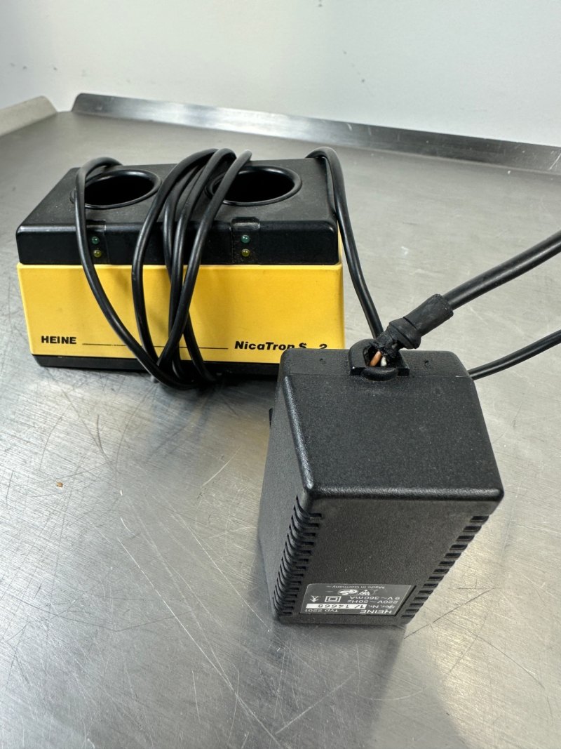Heine NicaTron S 2 Akkuladegerät Ladestation Charger Akku Dockingstation
