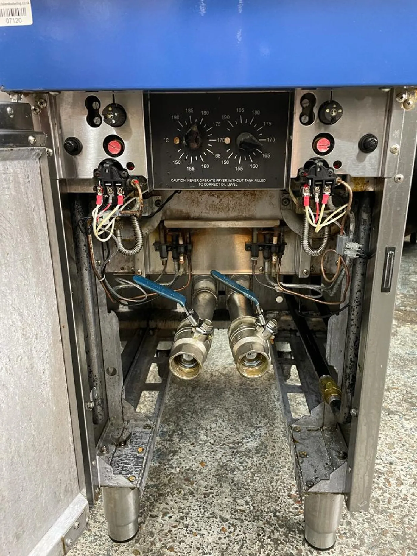 Blue Seal GT46 Twin Tank Gas Fryer - islandcatering - 8